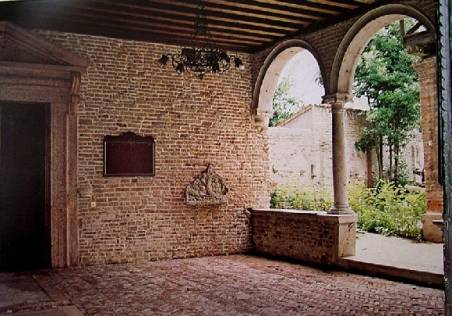 atrio chiesa monastero di Sanata Caterina di Mazzorbo, isola di Mazzorbo Venezia. laguna nord , laguna veneta